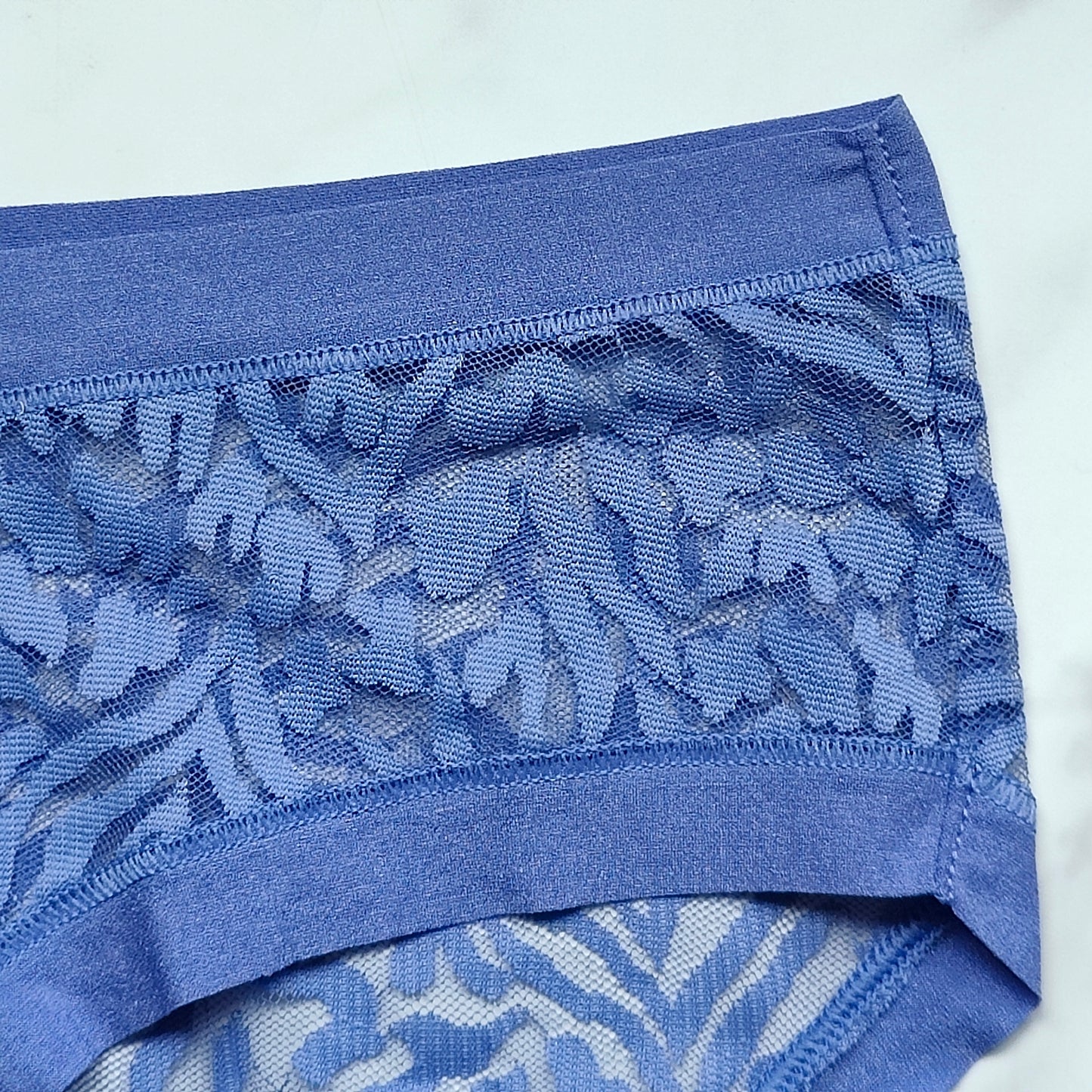 Lace No-Show Hiphugger Panty