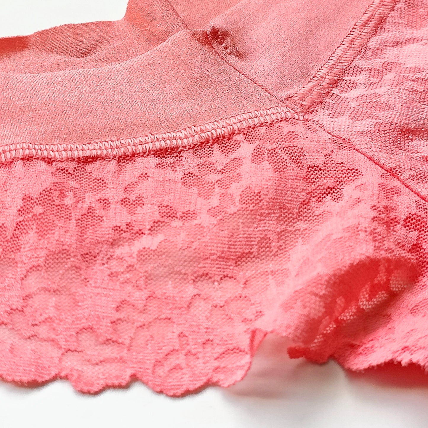 No-Show Floral Lace Thong Panty