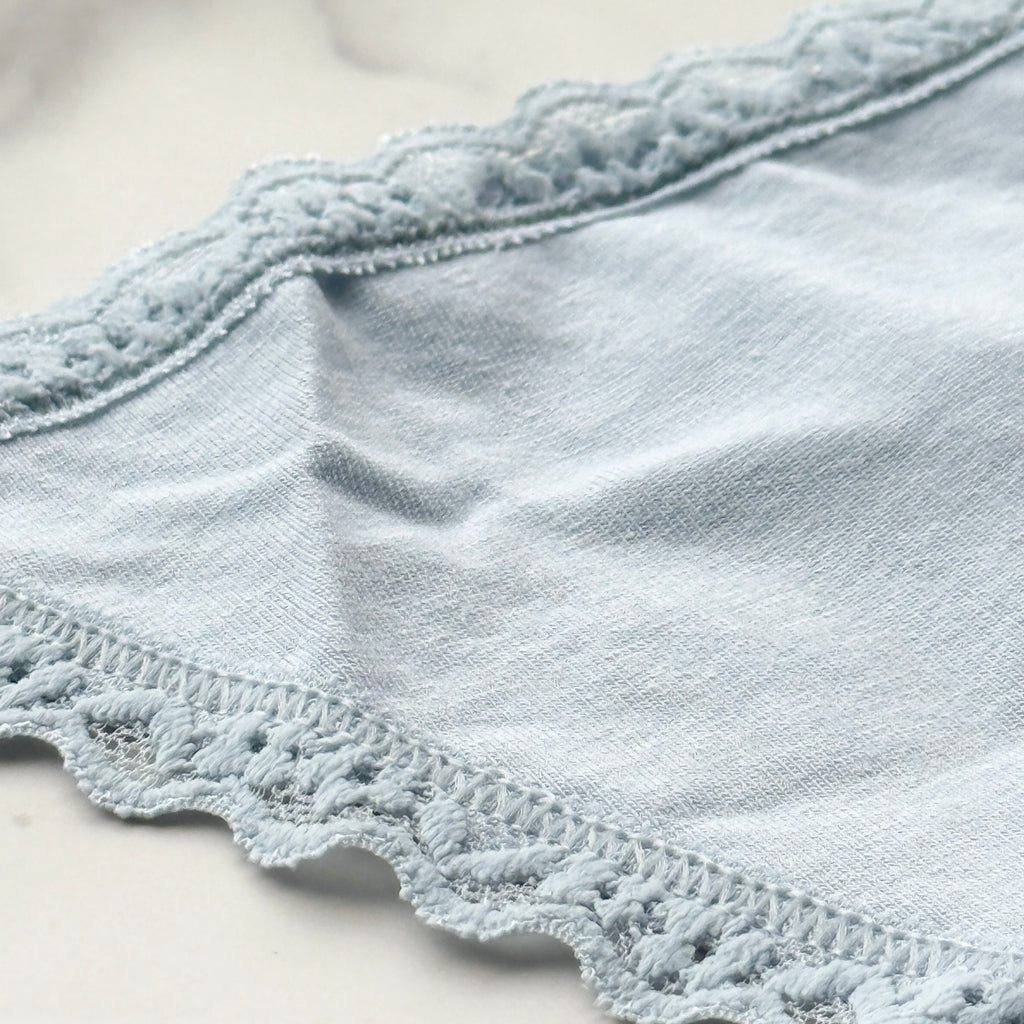 Victoria's Secret  The Lacie Lace-Trim Smooth V-String Panty 
