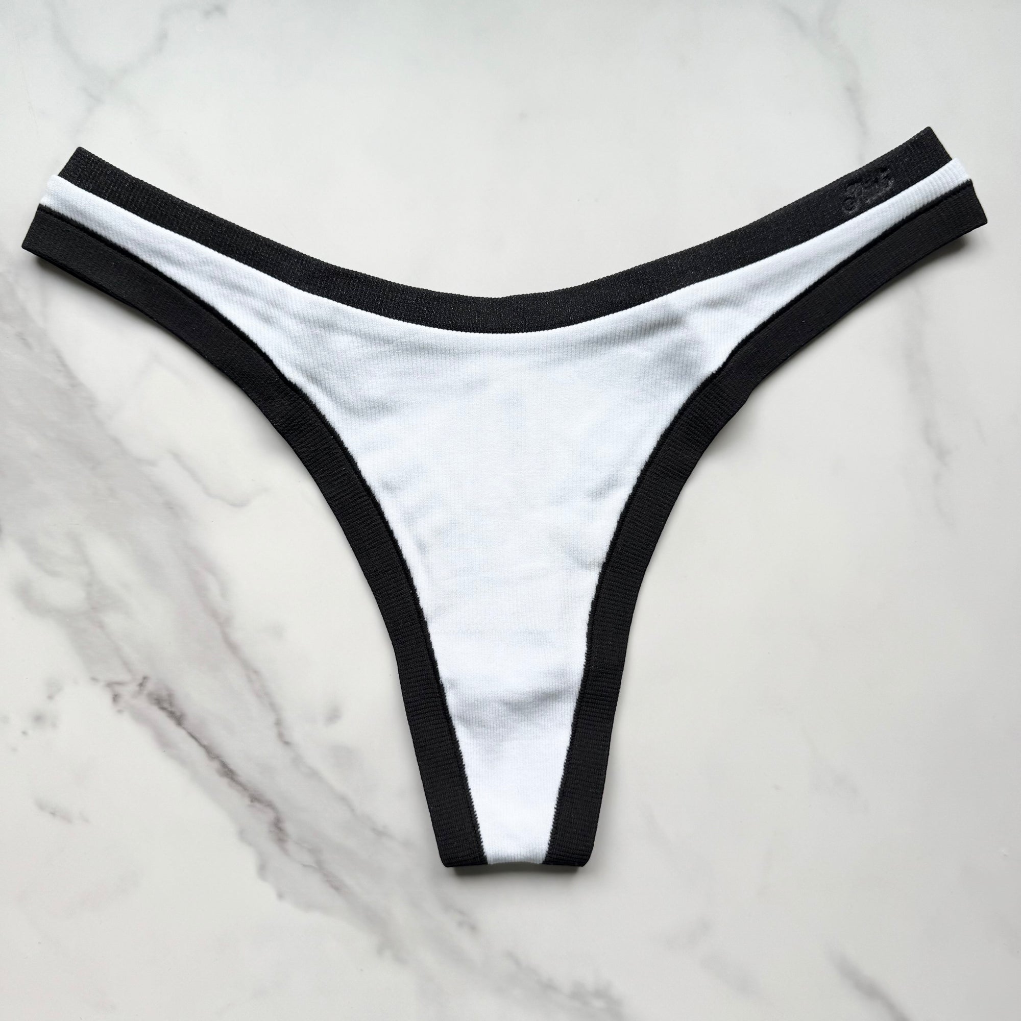 Seamless High-Leg Smooth Thong Panty