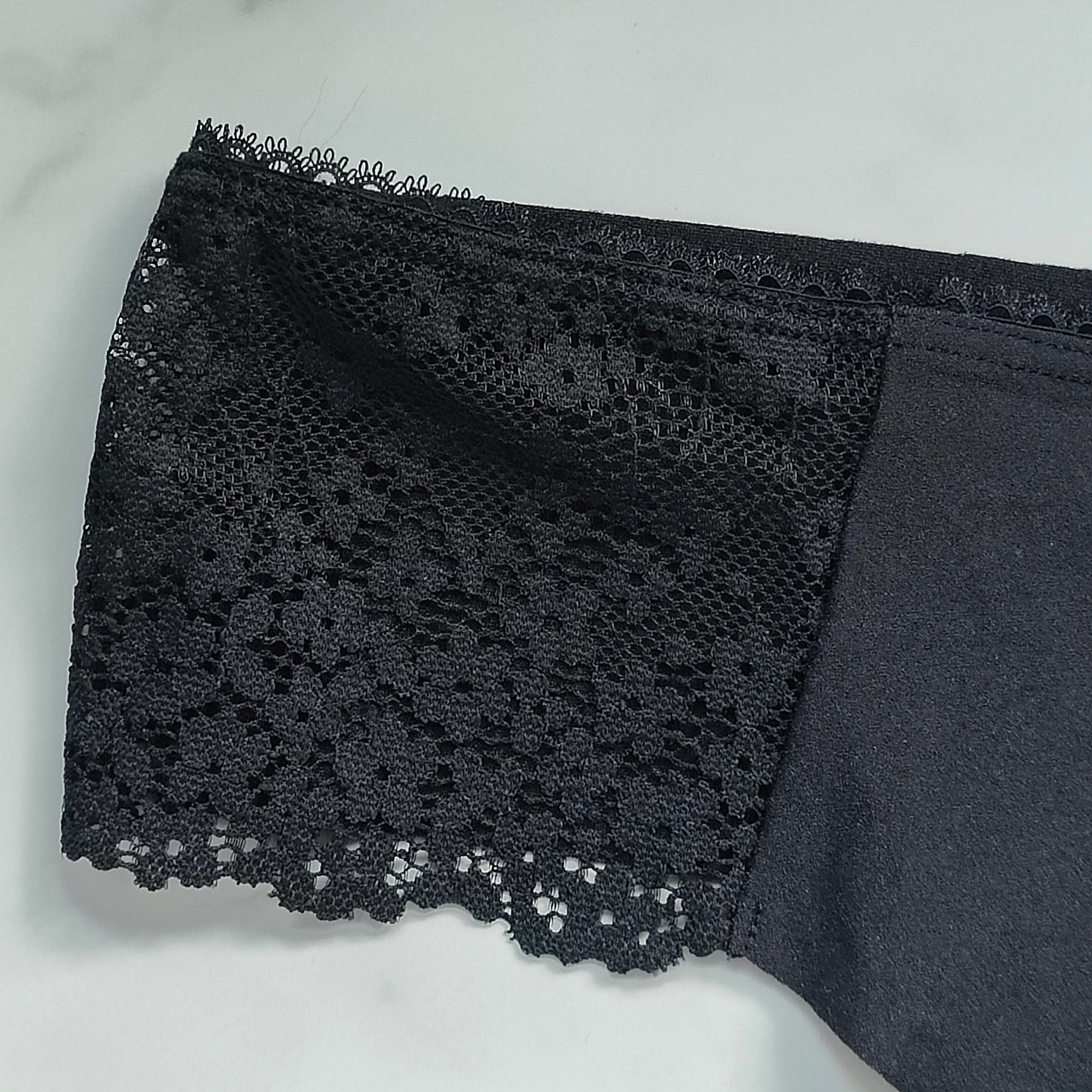 Lace Detail No-Show Thong Panty