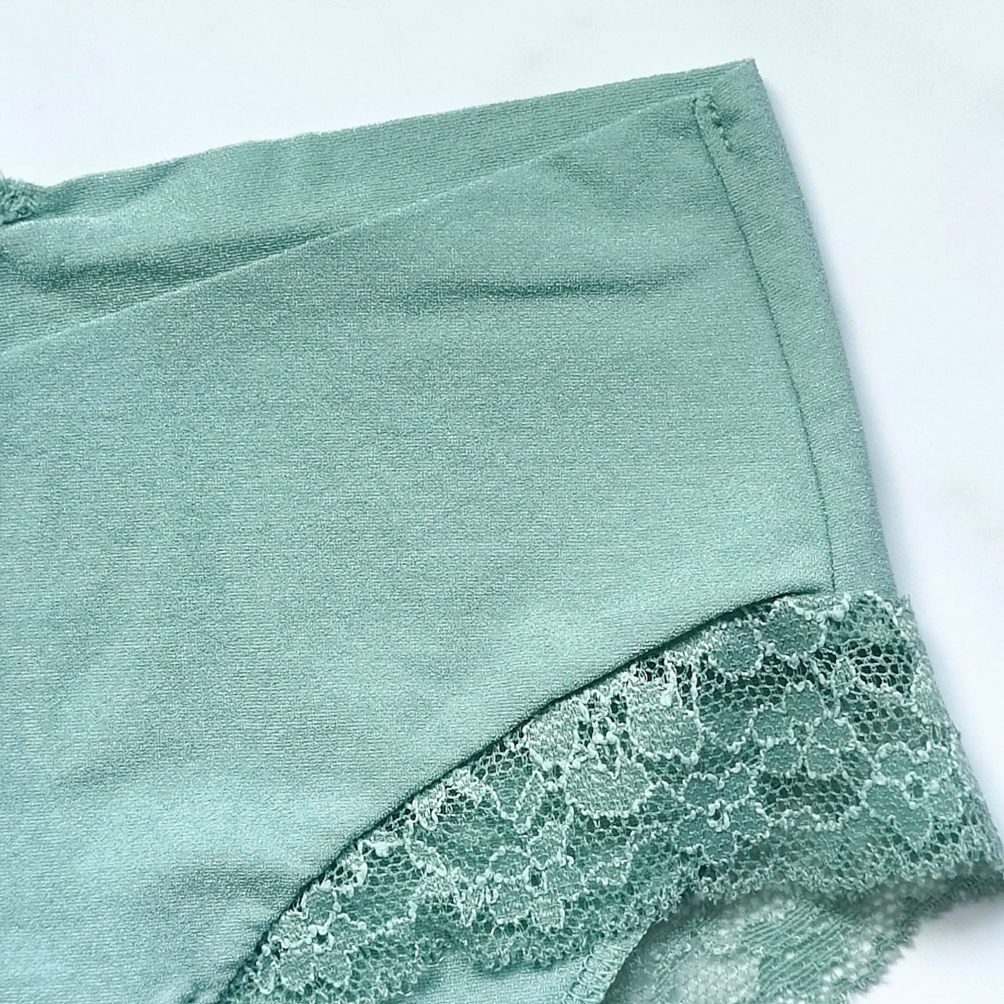 No-Show Lace-Trim Cheeky Panty