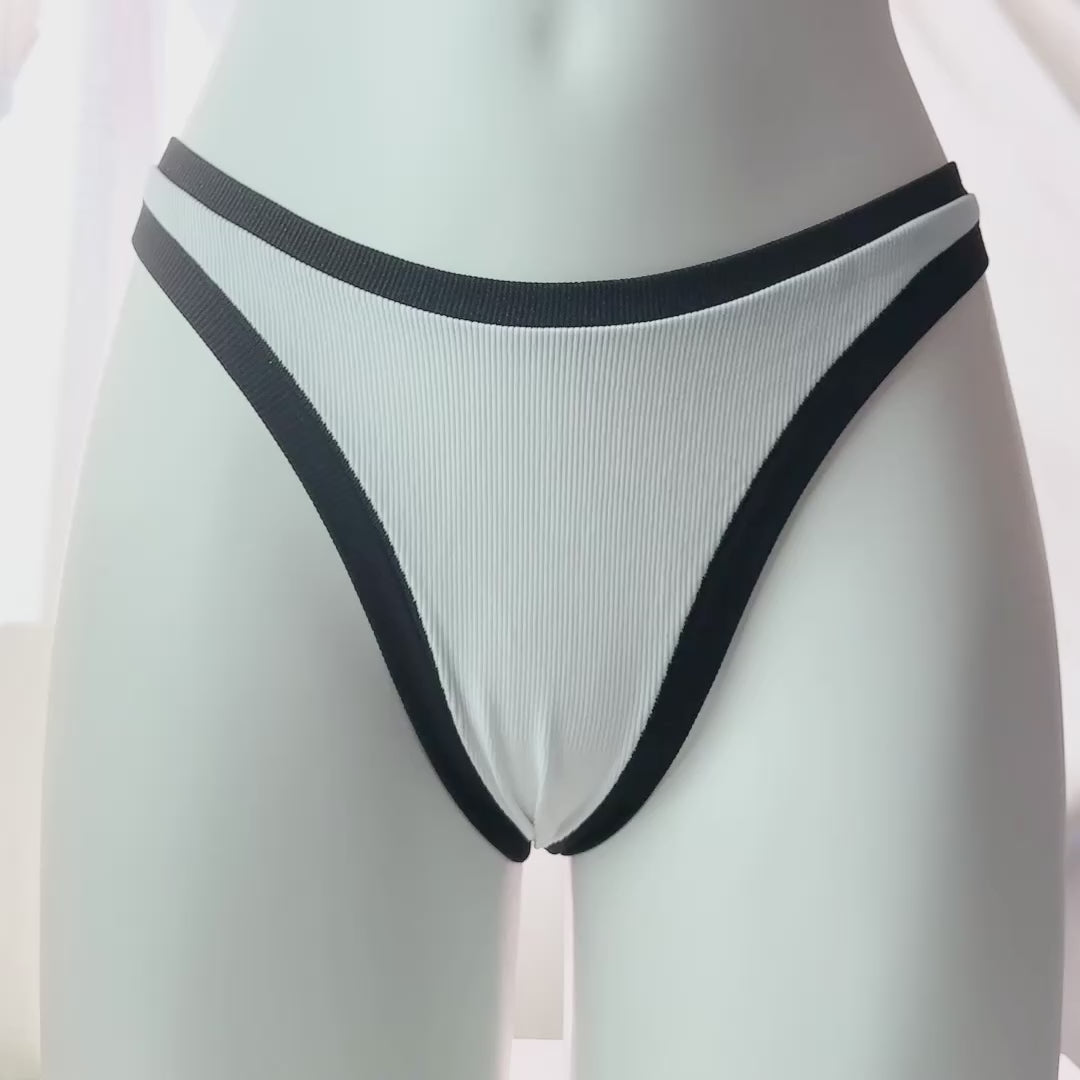 Seamless High-Leg Smooth Thong Panty